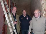A gauche Daniel Combin, qui est plus que le distributeur des vins du domaine. Marcel, le fils d'Henri Bonneau, est au milieu