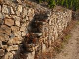 Il faut faire des murs, il faut aussi pouvoir grimper : les escaliers sont naturellement en pierre